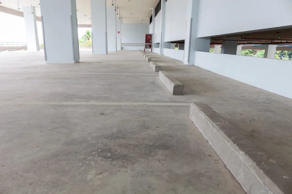 Instalación de mortero autonivelante para suelos nivelados